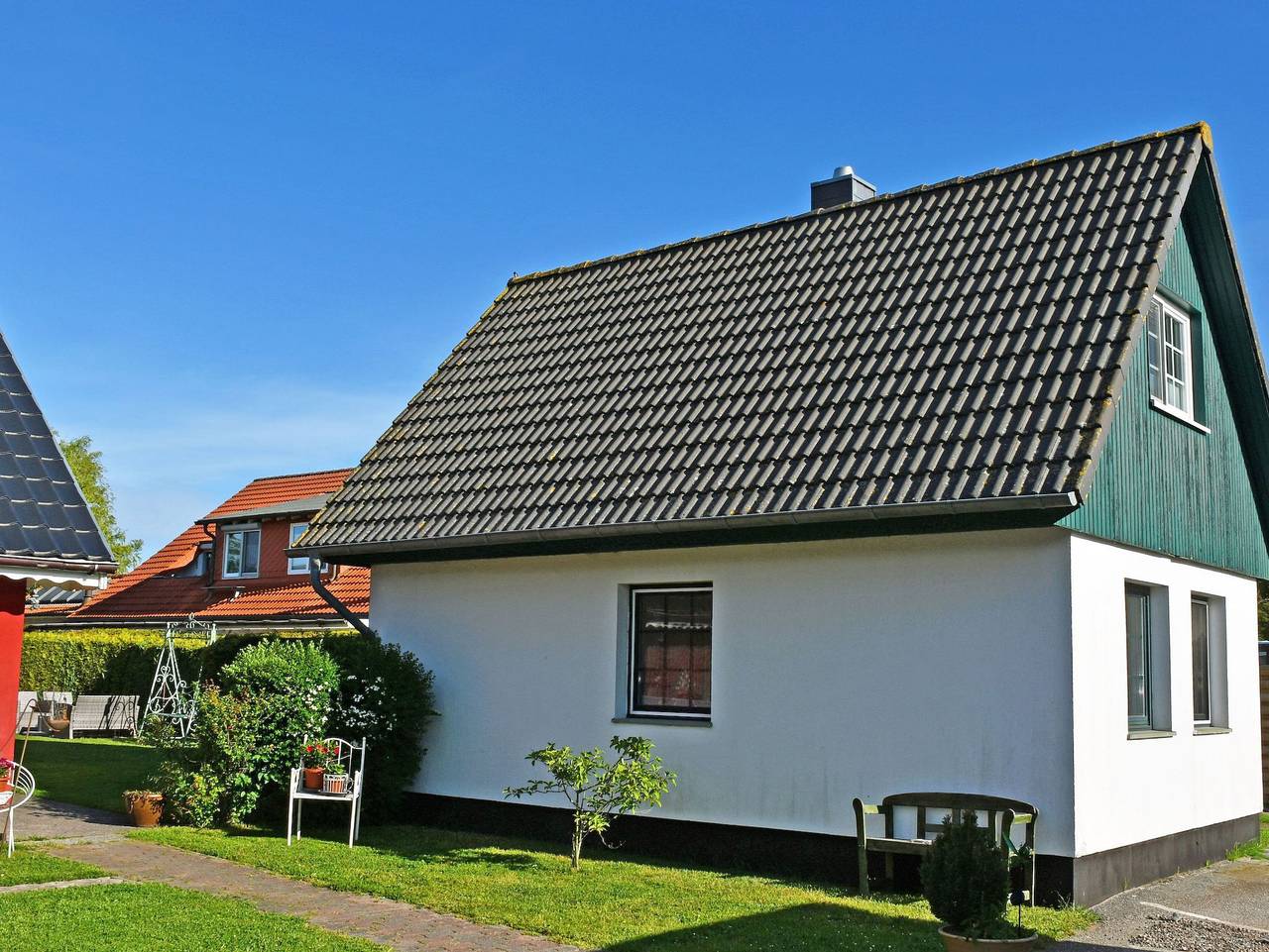 Ruhig gelegenes Ferienhaus mit Kamin und Terasse - Ferienhaus mit Kamin und Terrasse in Breege, Rügen