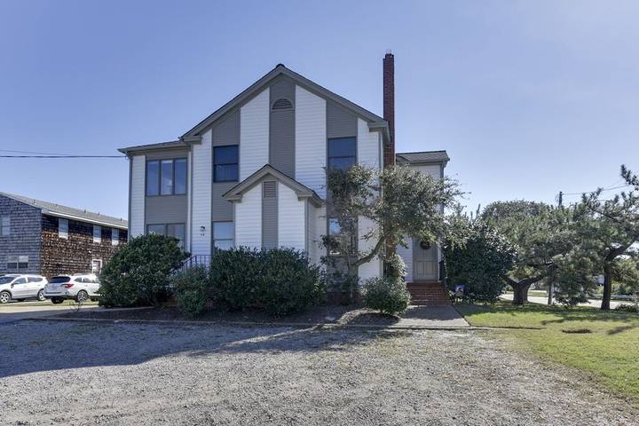 Vacation home for 10 people, with terrace and yard in Virginia Beach