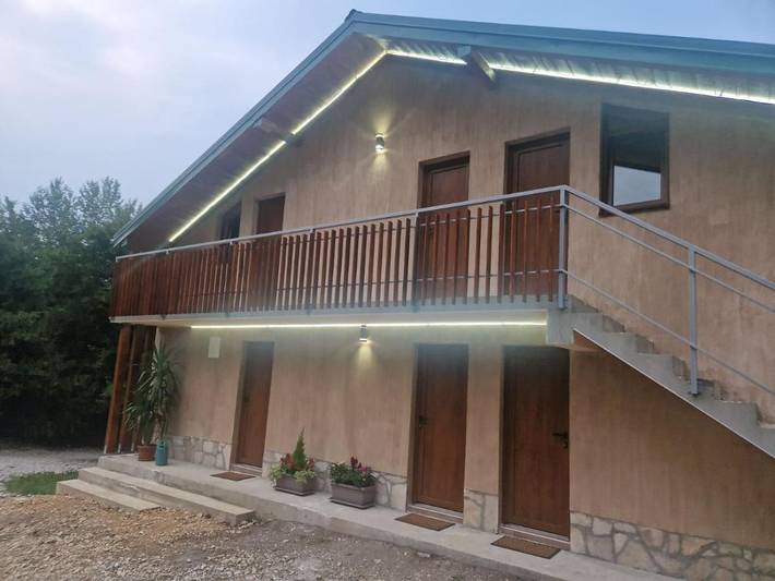Camping para 4 personas, con terraza en Montenegro