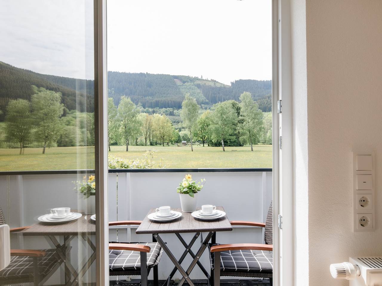 Ganze Wohnung, Ferienwohnung 'Kurparkblicksauerland' mit Bergblick, Wi-Fi und Klimaanlage in Lennestadt, Sauerland