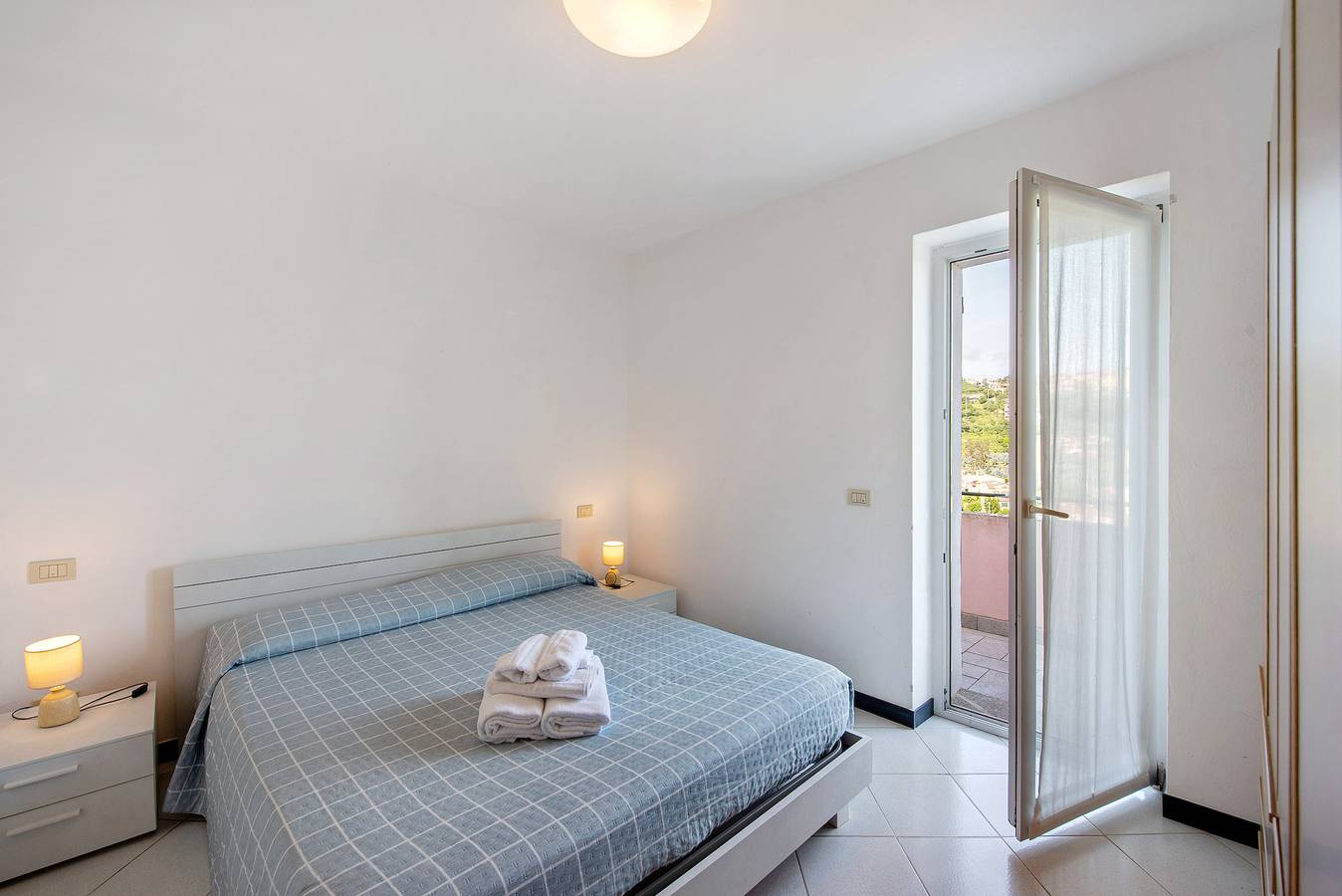 Ganze Wohnung, Ferienwohnung 'Zafferano Suites - Mentuccia' mit Meerblick, Gemeinschaftsgarten und Wi-Fi in Celle Ligure, Riviera di Ponente