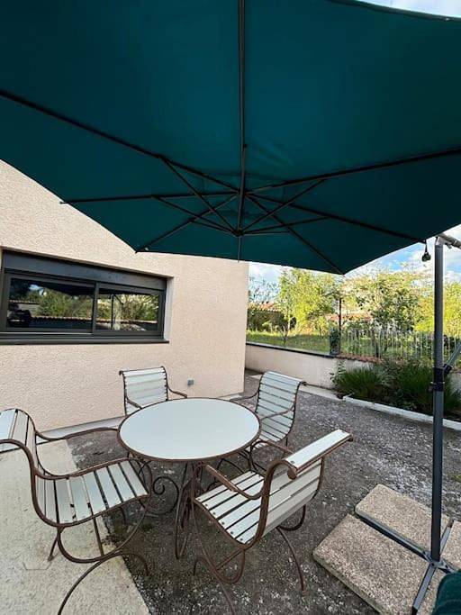 Appartement entier, Charmante maison rénovée centre-ville in Balbigny, Région de Roanne