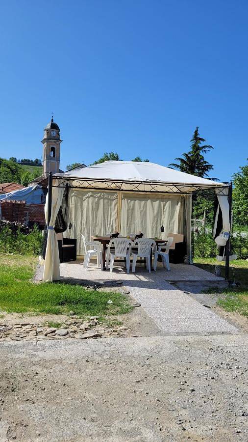 Gîte pour 4 personnes, avec vue et jardin, animaux acceptés à Mombarcaro