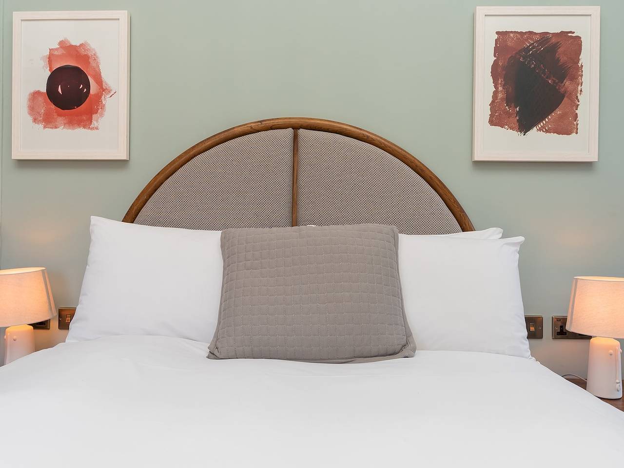 Entire apartment, Pass the Keys | King Room in superb Central Bath Location in Bath, Bath & North East Somerset