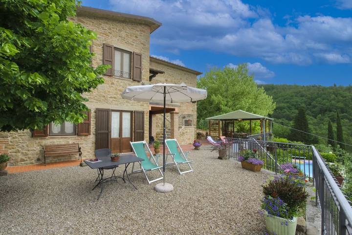 Agriturismo per 10 persone, con Giardino e Piscina a Loro Ciuffenna