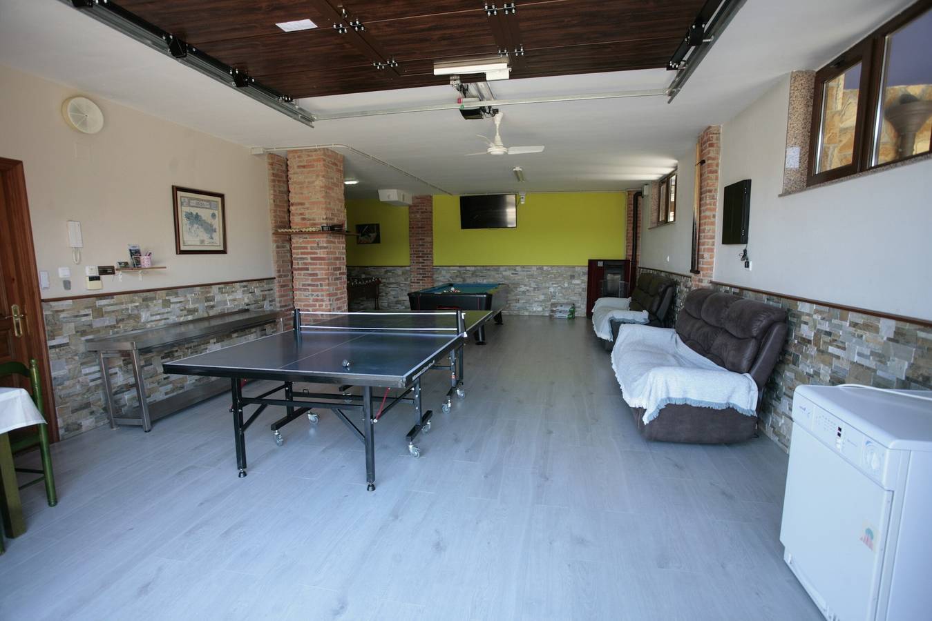 Maison de vacances 'El Pongallin' avec vue sur le lac, terrasse privée et Wi-Fi in Sevares, Piloña