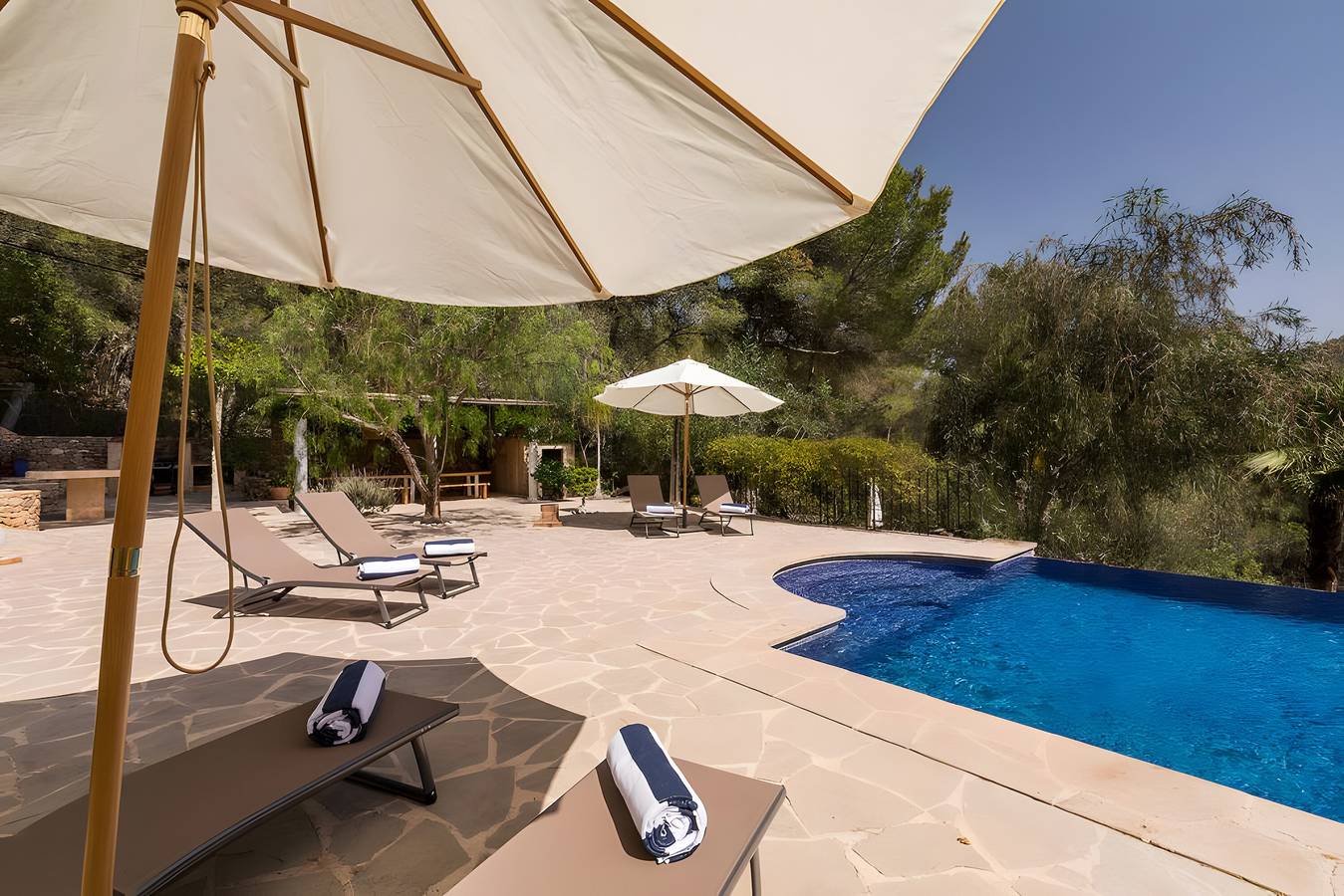 Abgeschiedene Villa auf 5.000 m² Grundstück mit Klimaanlage in Sant Josep de sa Talaia, Ibiza Süden