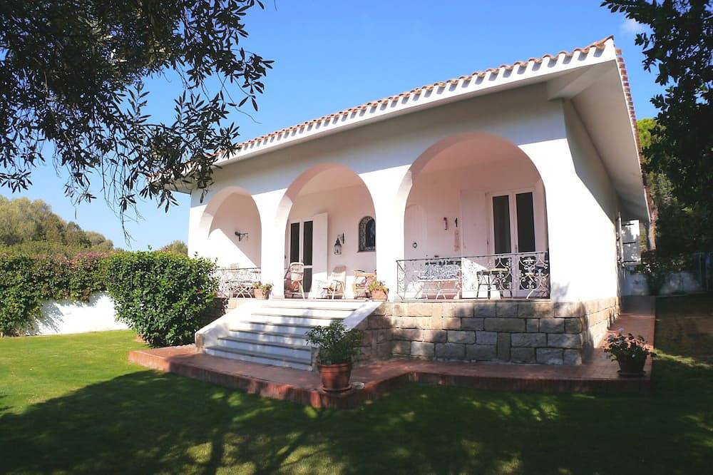 Sleeps 10 100 mt from Perdalonga beach. Wifi in Cala Cipolla, Teulada