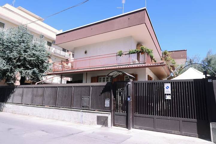 Villa pour 14 personnes, avec Terrasse et Jardin à Bari