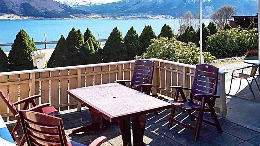 Ferienhaus für 8 Personen, mit Terrasse in Nesset
