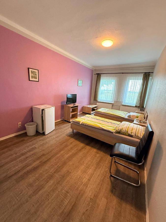 Hotel für 2 Personen, mit Terrasse in Crivitz - 2