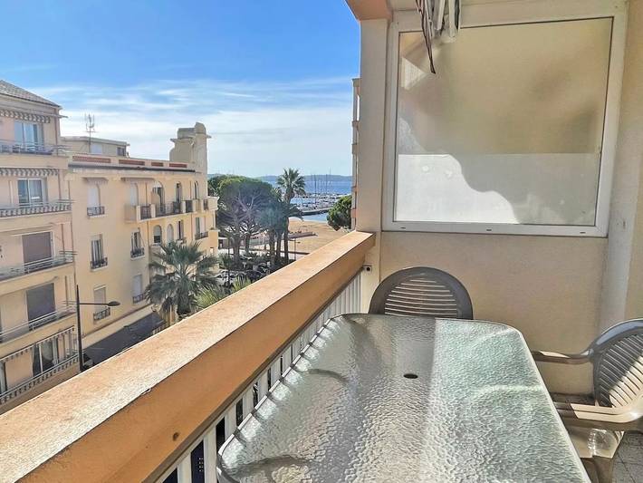 Gîte pour 6 personnes, avec terrasse dans Casino De Sainte Maxime