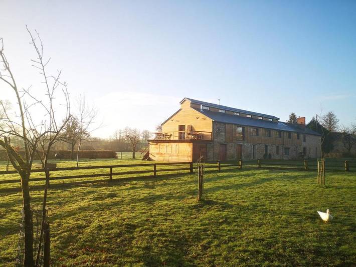 Gîte pour 2 personnes, avec vue ainsi que terrasse et jardin, animaux acceptés à Montigné-le-Brillant