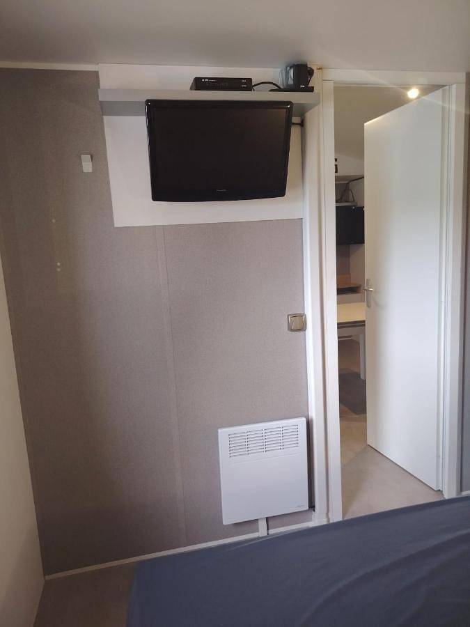 Mobil home climatisé chez Mickaël et Laëtitia in Narbonne Plage, Narbona