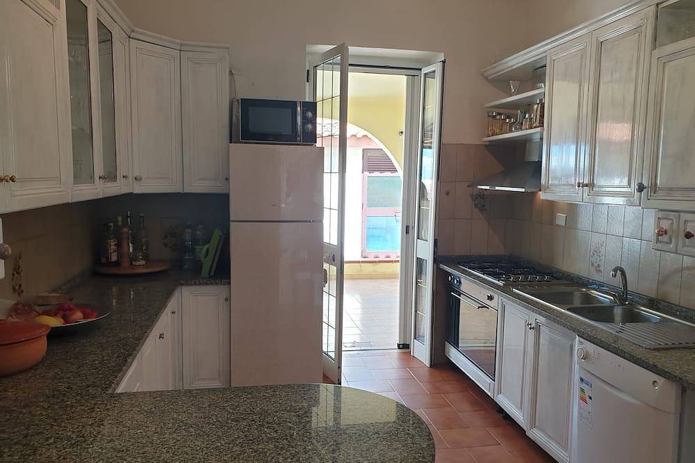 Discover this elegant holiday villa with privat pool, in the heart of Salento in Lido Marini, Golfe de Tarente