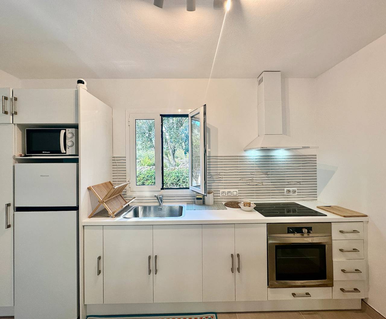 Ganze Wohnung, Apartment 'Addaia' mit Bergblick, Gemeinschaftspool und Wlan in Port d'Addaia, Es Mercadal