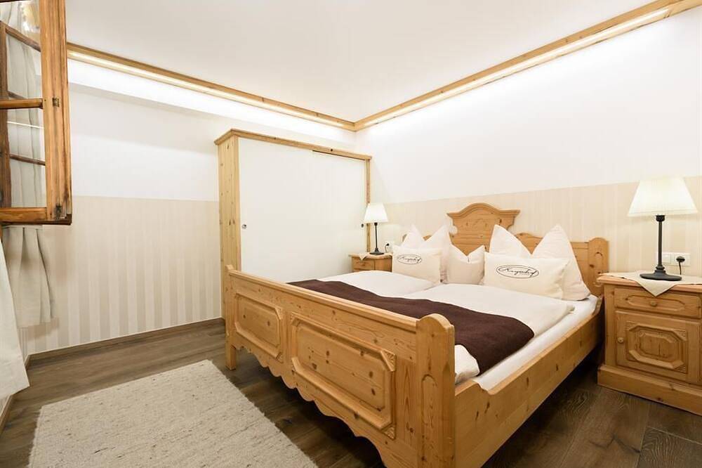 Apartment Top 3B \"Holzspiel\" - Kasperhof Appartments Innsbruck in Innsbruck, Innsbruck Land