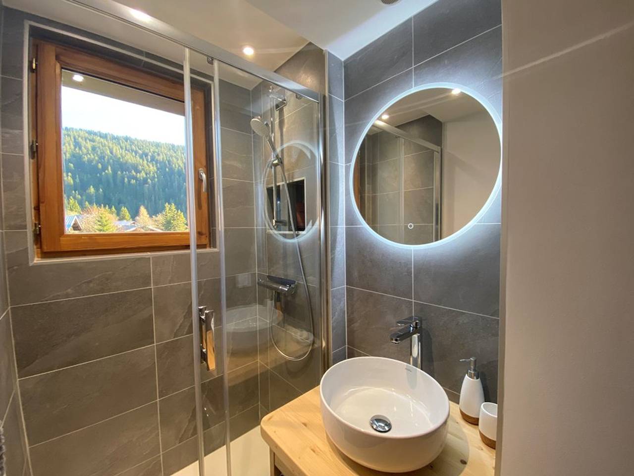 Estudio entero, Estudio 3 pers, Cernix: cerca de pistas, terraza, parking in Cohennoz, Albertville region