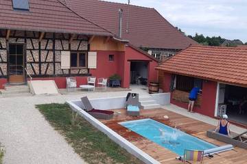 Location de vacances pour 4 personnes, avec piscine et jardin à La Chapelle-Saint-Sauveur