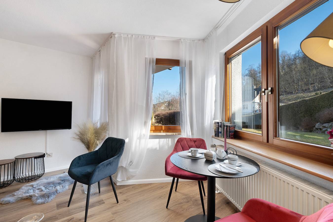 Apartamento entero, Apartamento 'Boutique' con vistas a la montaña, terraza privada y Wi-Fi in Lenzkirch, Selva Negra (zona sur)