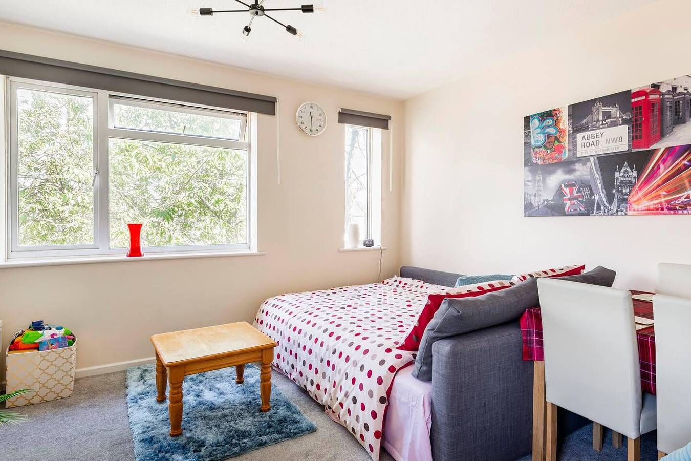 2 Bed House - Sleeps 8 - Wifi - Parking in Milton Keynes, Südostengland