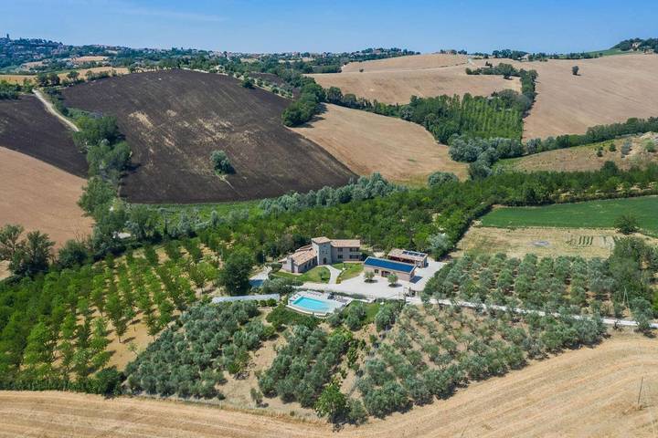 Casa vacanza per 20 persone, con Terrazza e Giardino nonché Piscina e Panorama a Filottrano