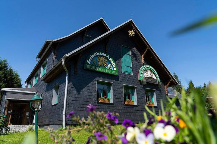 Ferienwohnung für 4 Personen, mit Whirlpool und Terrasse sowie Garten und Sauna