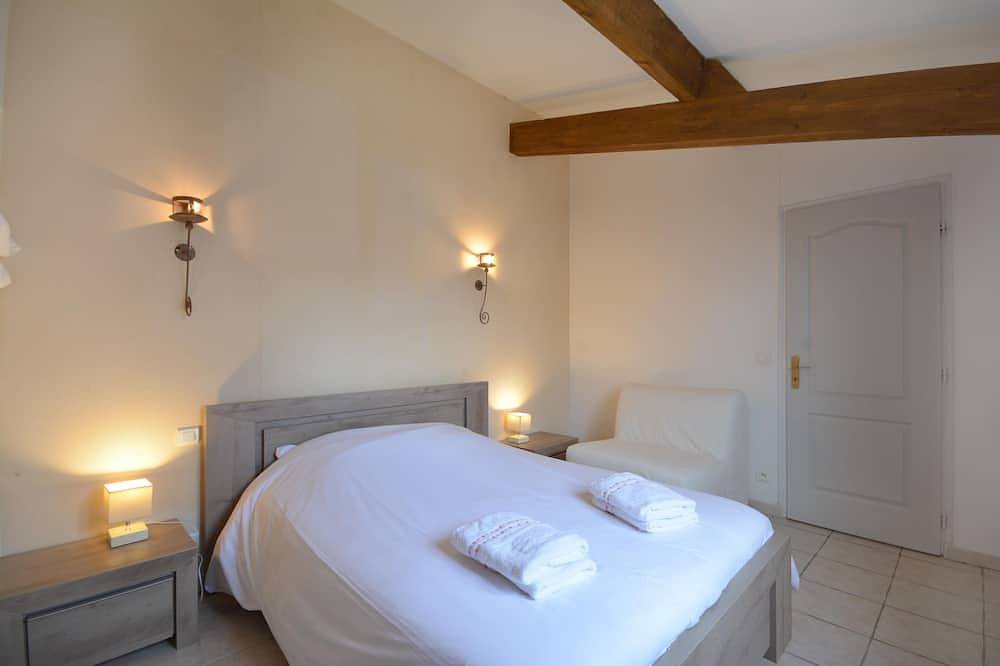 Gite \" Au Coeur des Sorgues\" Appartement, piscine chauffée & Spa in L'Isle-sur-la-Sorgue, Vaucluse