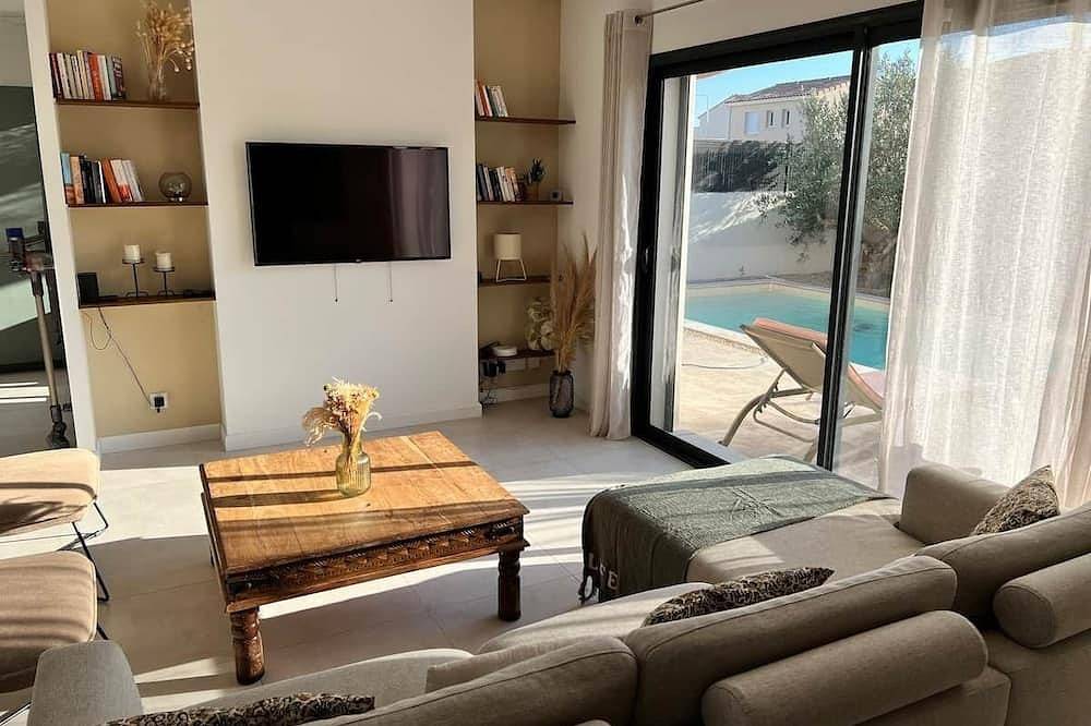 To complete in Bellegarde, Nimes region