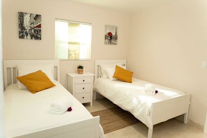 Vacation rental for 6 people, with terrace and yard in Dania Beach