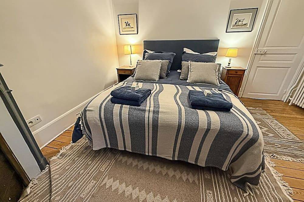 La Maison du 18, Charming B&B for 1 to 6 people in the heart of Chantilly in Chantilly, Oise