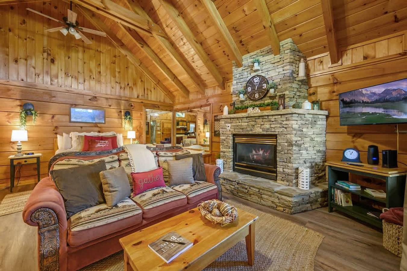 Ganze Wohnung, Location Cute Studio Log Cabin Hot Tub Fireplace in Pigeon Forge, Sevier County