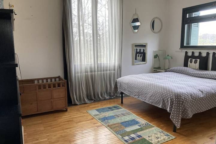 Villa con vetrata di fronte alla collina e il boschetto di bambù in Sacrofano, Provincia di Roma