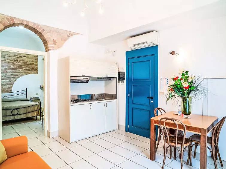 Appartement entier, Appartement en bord de mer avec TV et balcon, à 1 km de la plage in Ortona, Ortona (Commune)