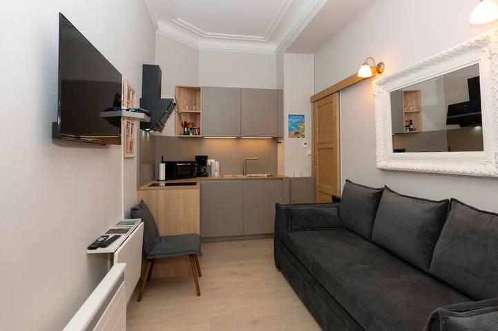 Estudio entero, Estudio 'Au Temps Suspendu' con vistas a las montañas, balcón y Wi-Fi in Aix-les-Bains, Chambéry region