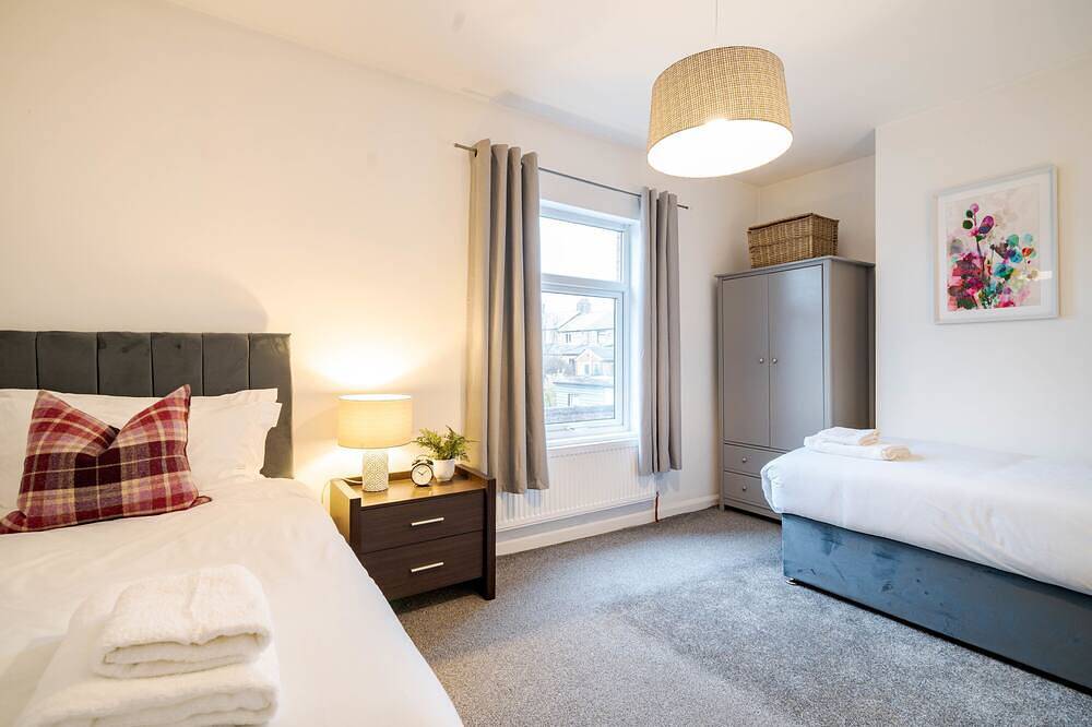 Stylish Wa10 3 Bed House | Close to Town Centre in St Helens, Nordwestengland