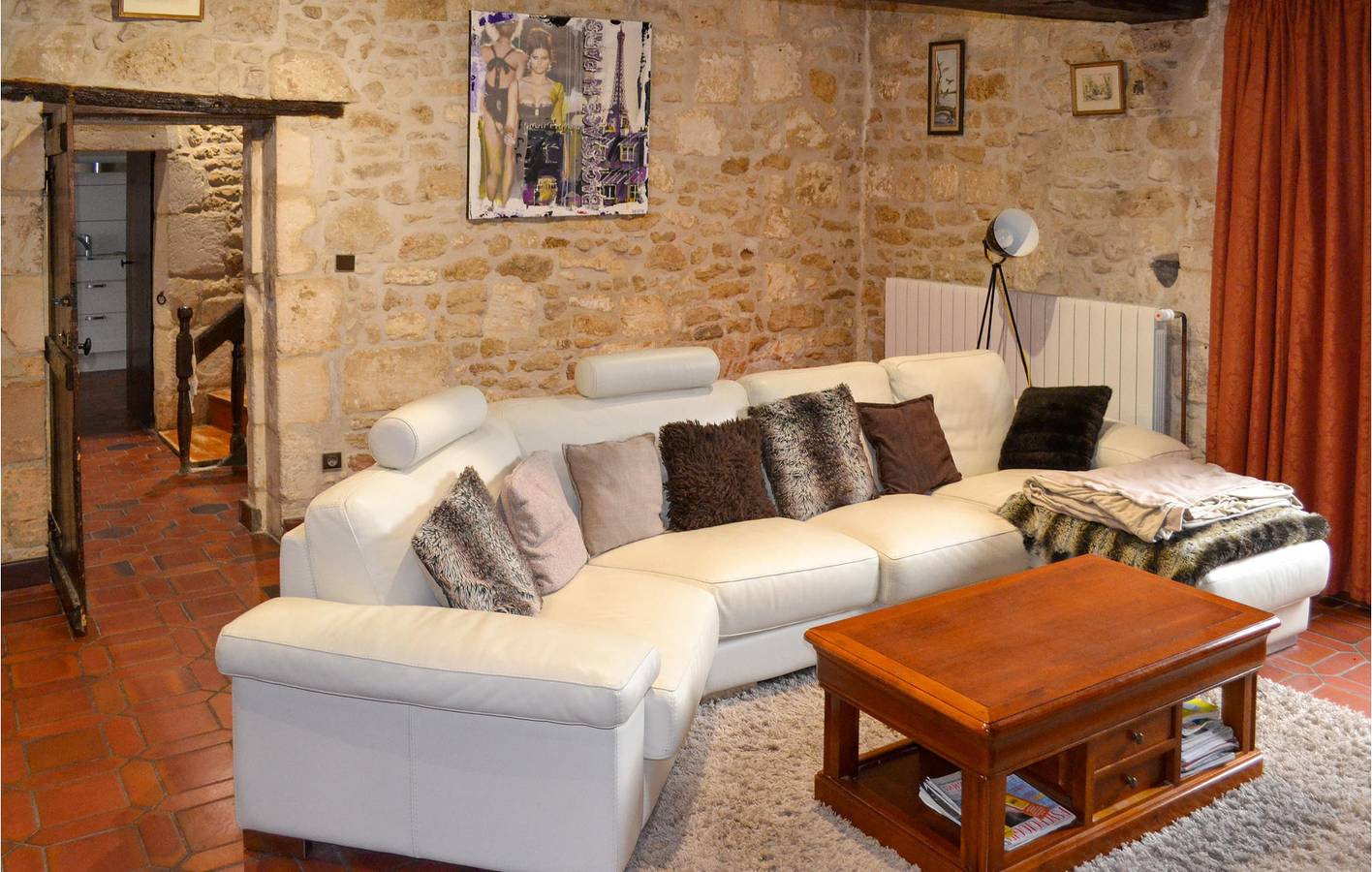 Cozy 2BR Apartment w/ Parking & WiFi - Steps to Saint-Jean-d'Angle & L'Arnaise in Saint-Jean-d'Angle, Rochefort und Umgebung