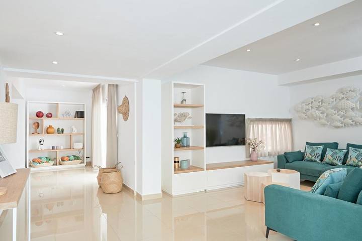 Location de vacances pour 12 personnes, avec piscine et jardin dans Playa d'en Bossa - 2