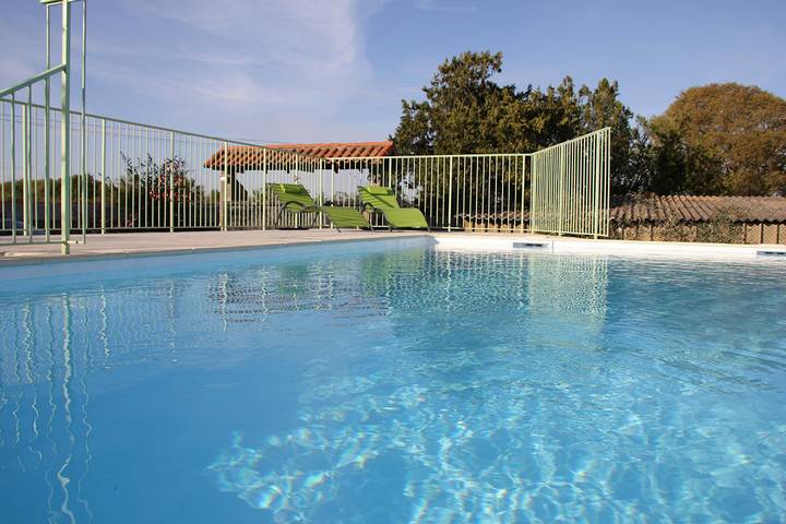 Appartement de vacances pour 4 personnes, avec piscine ainsi que terrasse et jardin, animaux acceptés
