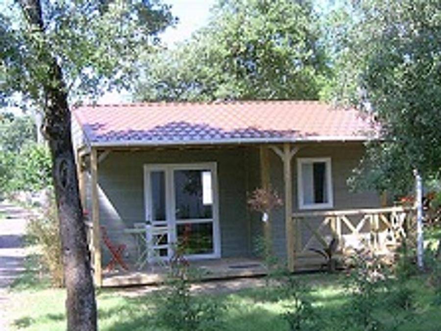 Camping Le Sous Bois - Chalet 4 personnes - Chalet Cannelle 2Ch 4Pers in La Cotinière, Saint-Pierre-d'Oléron