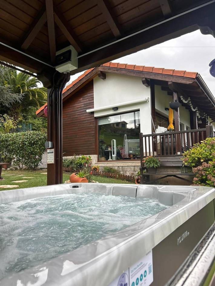 Maison rurale 'Villa Mymar' avec éco-spa, climatisation et vue sur la montagne in Amandi, Villaviciosa