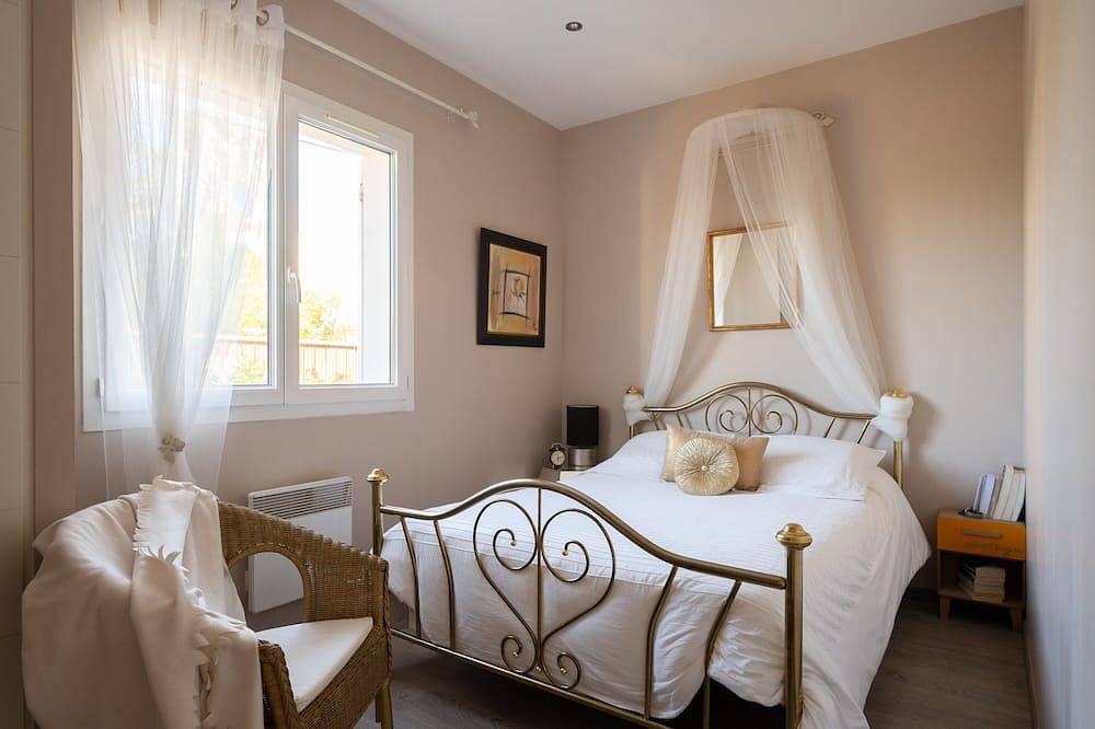 Maison A Deux Rue De La Plage De L'Ayguade , 3 Chambres , Jardin , Wifi in l'Ayguade, Hyeres