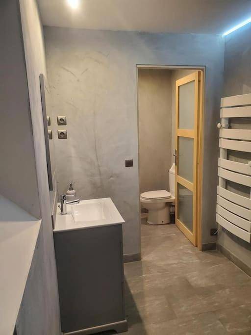 Gîte pour 4 personnes, avec terrasse et jardin dans Bougé-Chambalud - 3