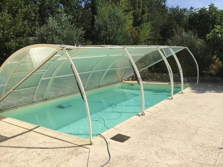 Location de vacances pour 10 personnes, avec piscine ainsi que terrasse et vue à Saint-Alban-Auriolles - 4