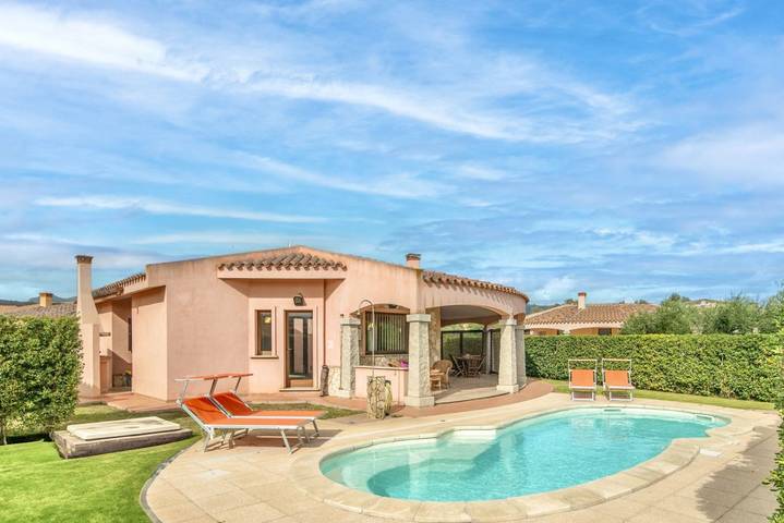 Appartement de vacances pour 8 personnes, avec Balcon/Terrasse ainsi que Jardin et Piscine dans Spiaggia di Feraxi