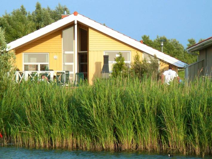 Ferienhaus für 12 Personen, mit Sauna und Whirlpool sowie Terrasse und Garten, kinderfreundlich in Elbe-Weser - 3