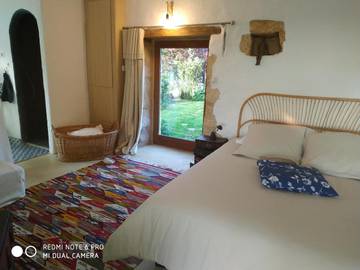 Chambre d’hôte pour 2 personnes, avec vue ainsi que terrasse et jardin à Cénac-et-Saint-Julien