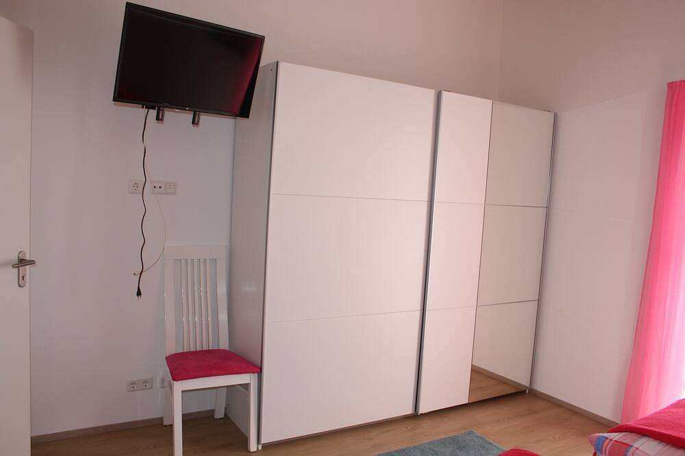 Ganze Wohnung, Ferienwohnung am Fuße der Burg Hohenzollern in Hechingen, Neckar-Alb