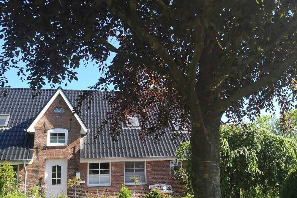Ganze Wohnung, Liebevoll eingerichtete Dachgeschosswohnung in Klixbüll, Grünes Binnenland