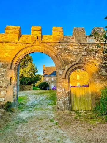 Location de vacances pour 4 personnes, avec vue et jardin, animaux acceptés à Lanmeur
